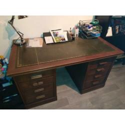 Klassiek bureau