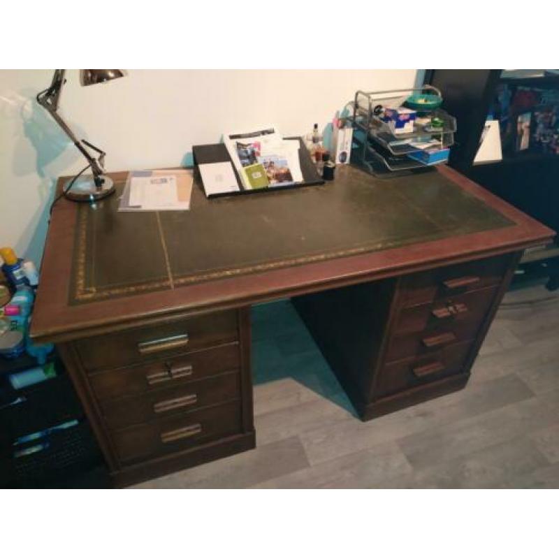 Klassiek bureau