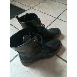 Zwarte lakboots