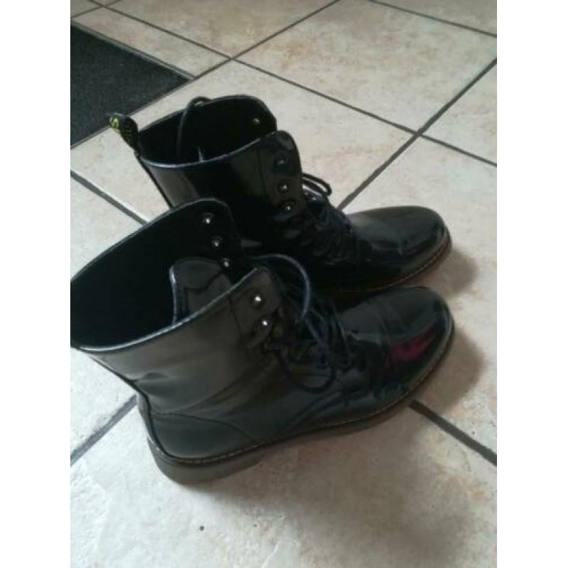 Zwarte lakboots