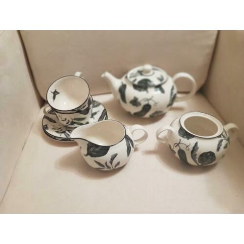 Theepot 2x kop en schotel roomkannetje suikerpot zonder deks