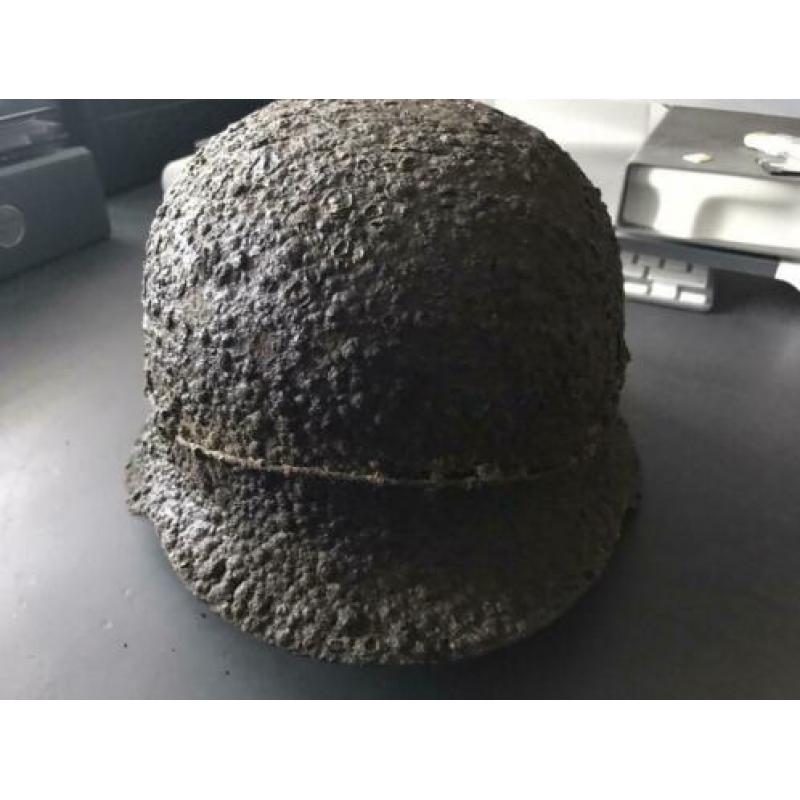 Duitse bikkelharde M42 met prikkeldraad