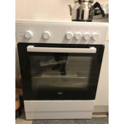 Electrische fornuis met prima oven. Moet weg ivm verhuizing.