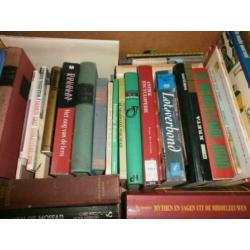goede boeken dozen vol een aanhanger gevuld zie fotos