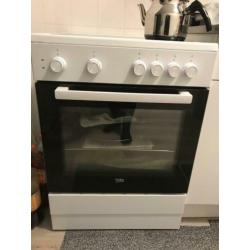 Electrische fornuis met prima oven. Moet weg ivm verhuizing.