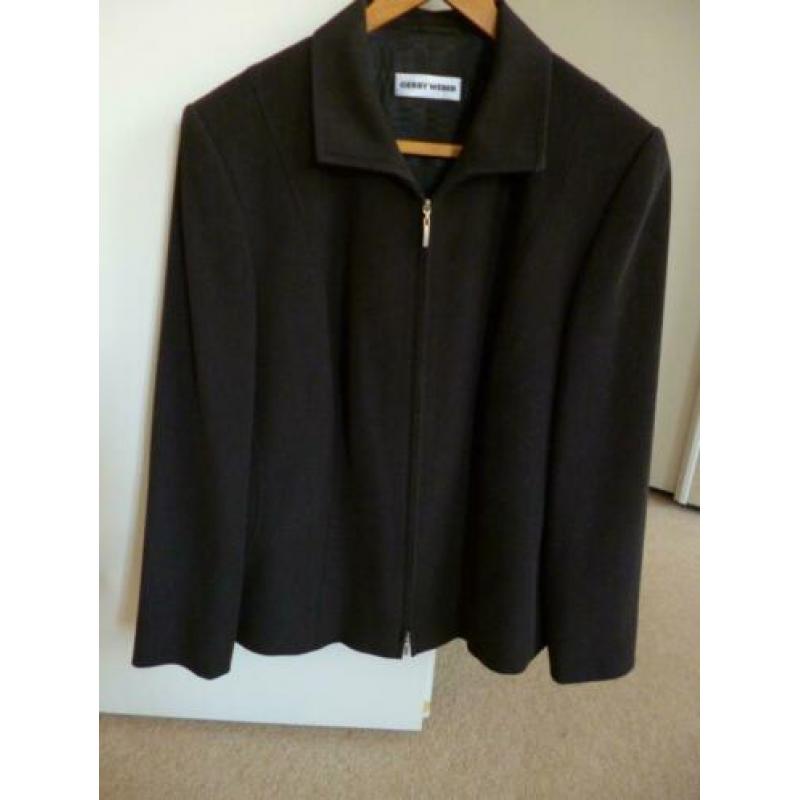 Bruin pak van Gerry Weber maat 44. Als nieuw.