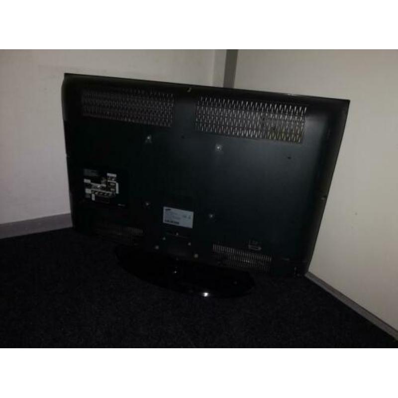 Samsung TV type LE32B450C4W