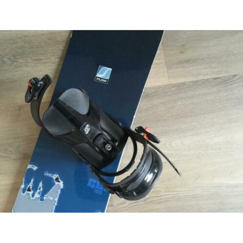 Flow snowboard 153 cm bindingen voor beginners huren=duurder