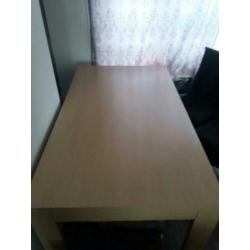 Grote eettafel mét 6 stoelen !!