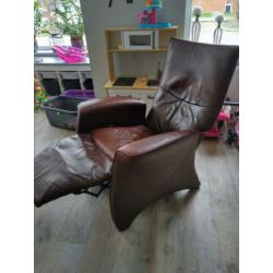 2 dezelfde relax fauteuils. Zwaar leer