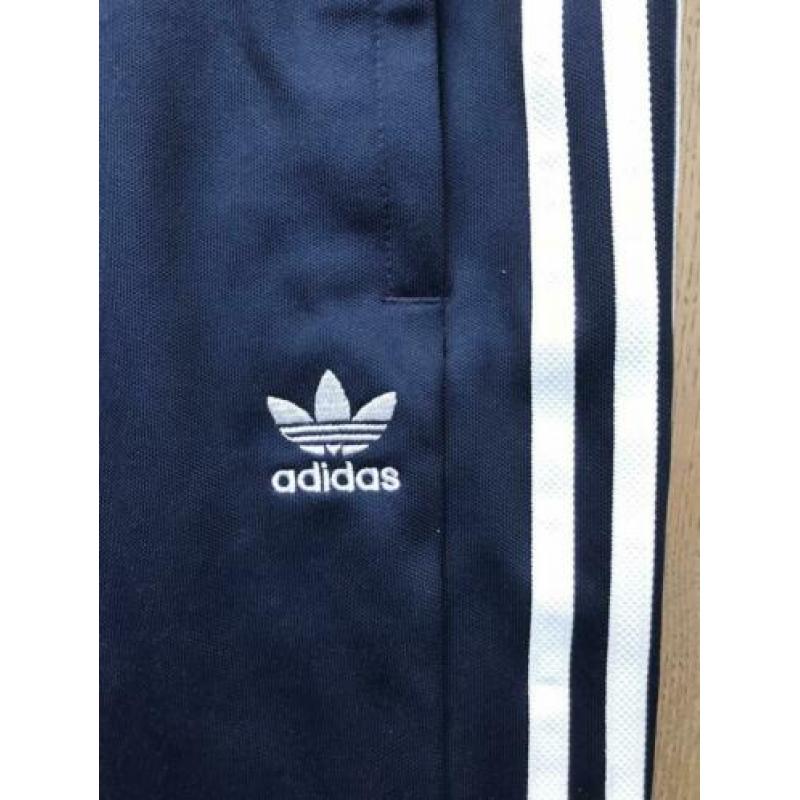 Adidas trainingsbroek met knopen aan de zijkant