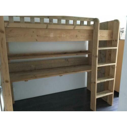 Hoogslaper met bureau van steigerhout, Jorg meubels
