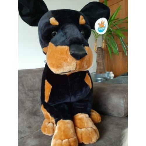 Bruno de enorme dobberman knuffel. Op ware grote en nieuw