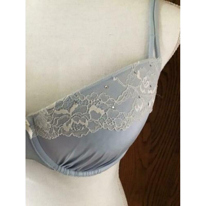 HUNKEMÖLLER bh maat 80E. NIET GEDRAGEN