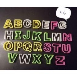 Diverse letters cijfers uitsteker oa fmm