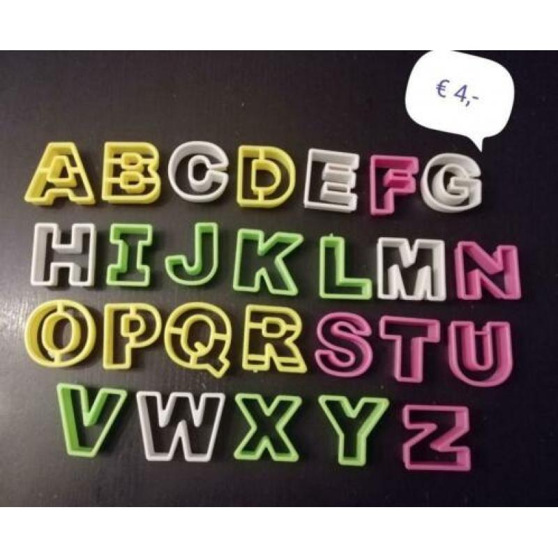 Diverse letters cijfers uitsteker oa fmm
