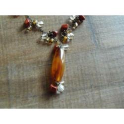 Ketting met aardetinten glaskralen