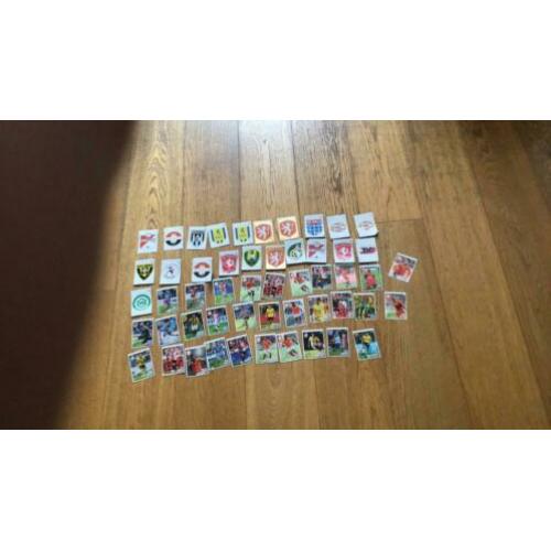 Te koop 52 stuks voetbal plaatjes
