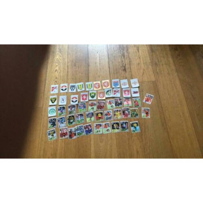 Te koop 52 stuks voetbal plaatjes