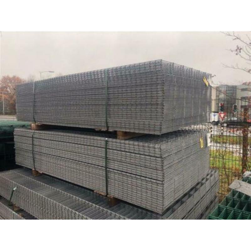 100m Gegalvaniseerd Hekwerk 123cm hoog - 2e keus palen