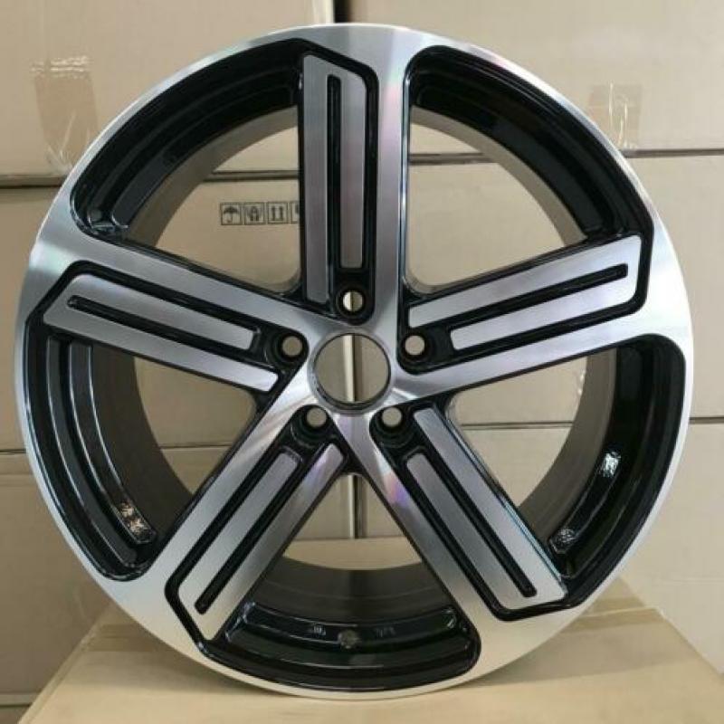 Nieuwe set 17'' Vw Polo R velgen 5x100 Eventueel+ Banden