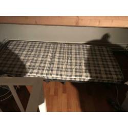 Logeerbed
