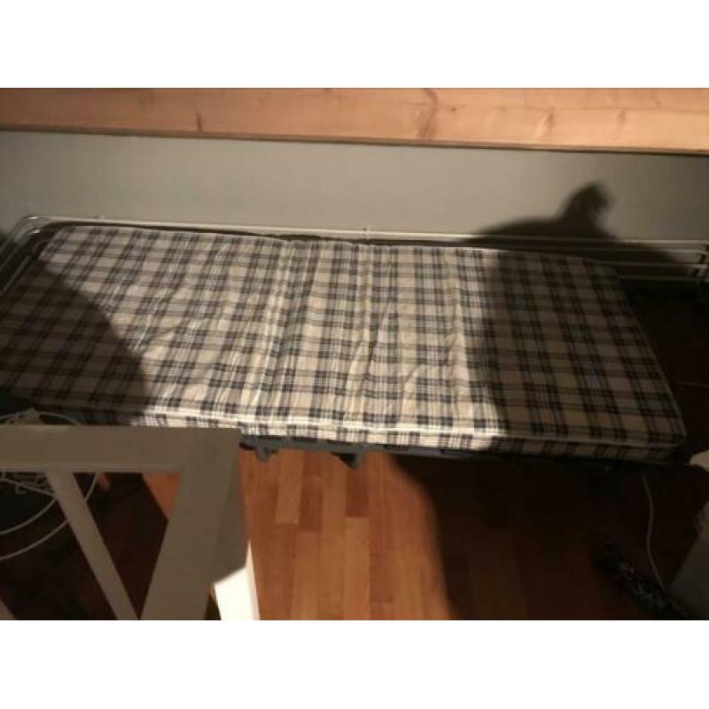 Logeerbed