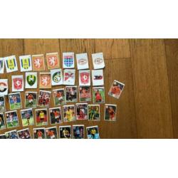 Te koop 52 stuks voetbal plaatjes