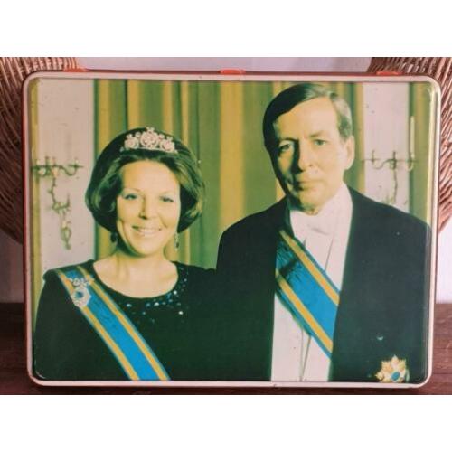 Beatrix Claus Juliana Bernhard Wilhemina groot blik (1098)
