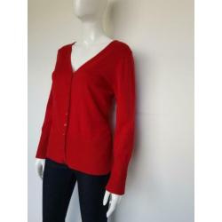 Slippely vest met v-hals. Mt. M. Rood.