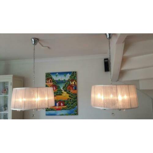 2x kroonluchters met witte kap