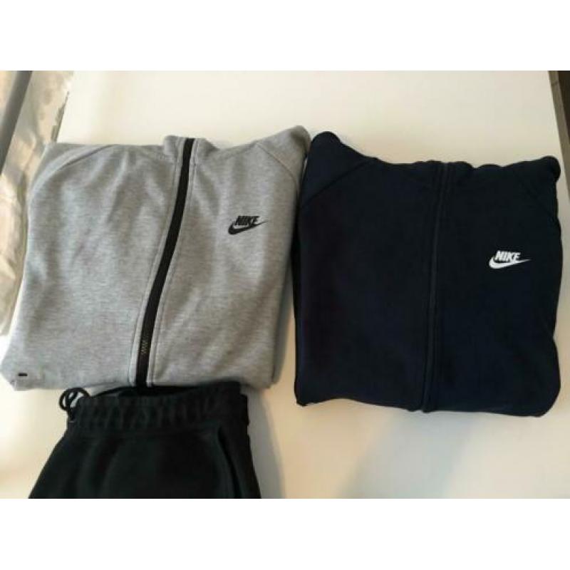 Nike tech vesten Grijs en zwart vesten en broek *OPRUIMING*