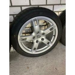 Porsche 18 inch velgen met winterbanden