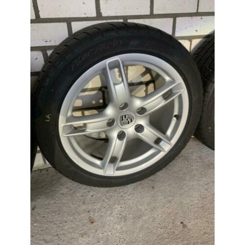 Porsche 18 inch velgen met winterbanden