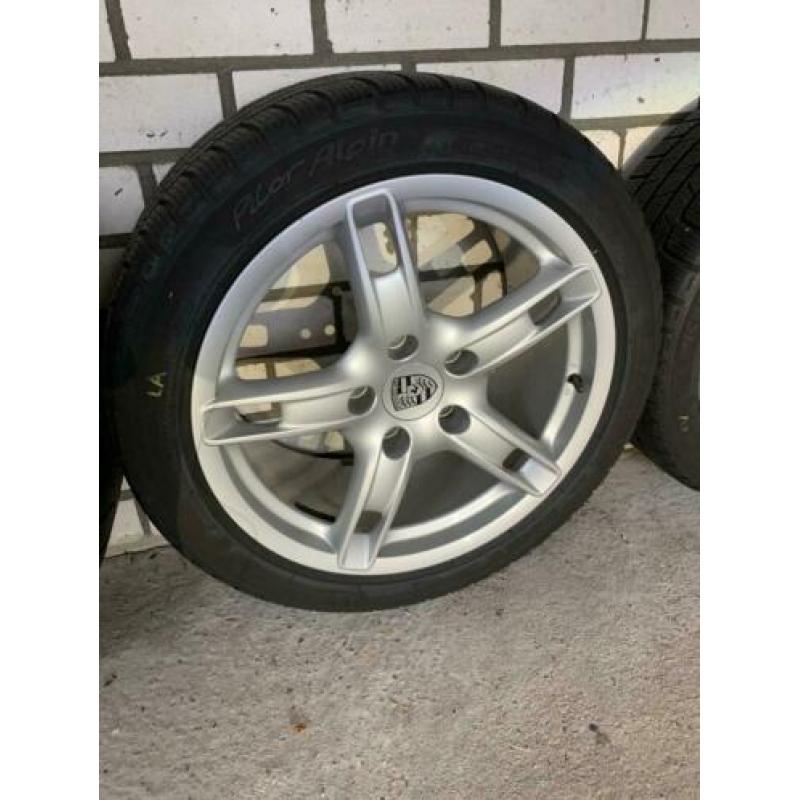 Porsche 18 inch velgen met winterbanden