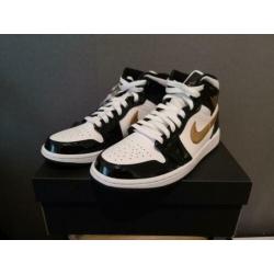 Jordan 1 Mid Patent Black 40