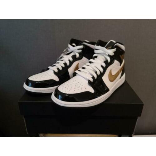 Jordan 1 Mid Patent Black 40