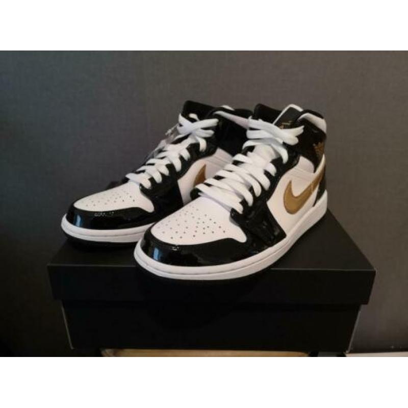 Jordan 1 Mid Patent Black 40