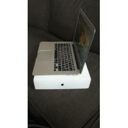 MACBOOK AIR MET OFF 2016 NIEUWSTAAT EN COMPLEET. uit 2015