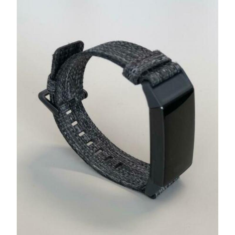 Fitbit charge 3, 1 jaar gebruikt, lichte gebruikers sporen