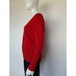 Slippely vest met v-hals. Mt. M. Rood.