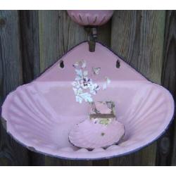 Roze emaille waterreservoir. 7 maart emaillebeurs Apeldoorn.