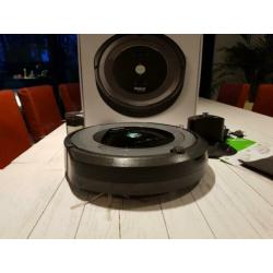 Roomba Irobot 681 robot stofzuiger wegens overdadig