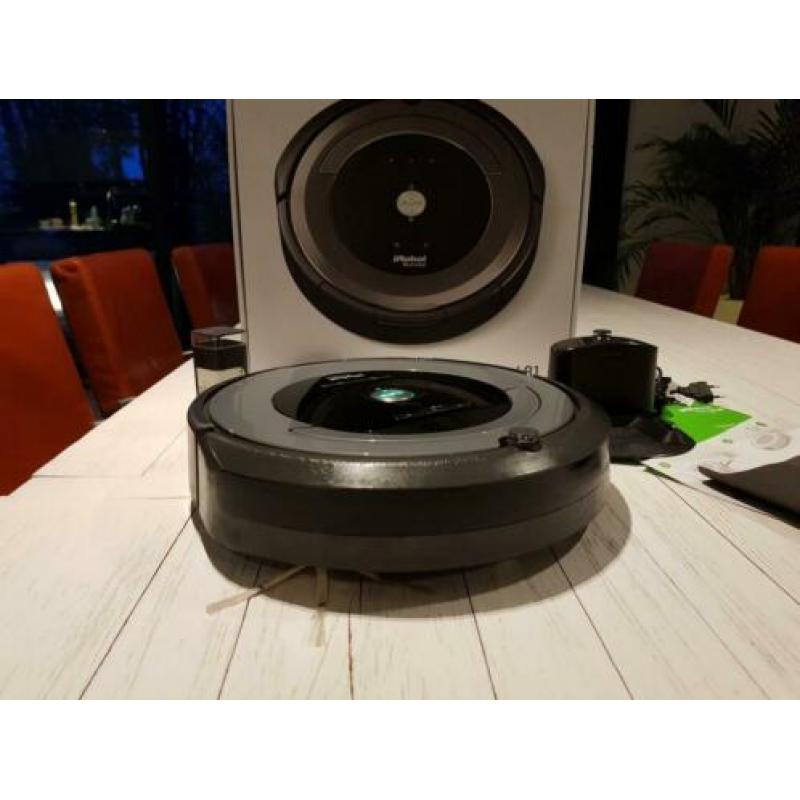Roomba Irobot 681 robot stofzuiger wegens overdadig