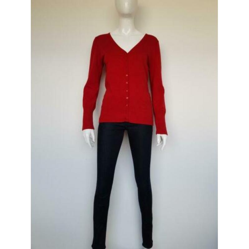 Slippely vest met v-hals. Mt. M. Rood.