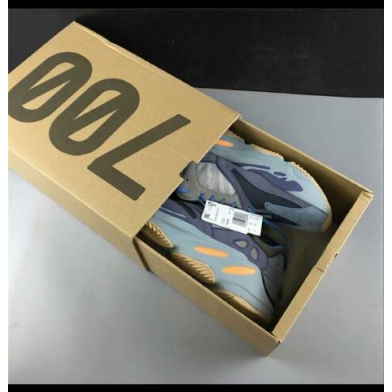 Yeezy boost 700 v1 carbon blue blauw