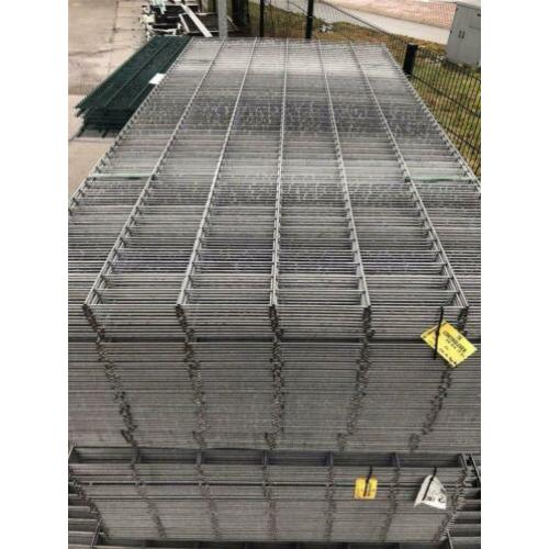100m Gegalvaniseerd Hekwerk 123cm hoog - 2e keus palen
