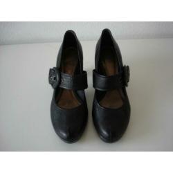 * CLARKS zwarte pumps maat 40 = 6.5 bijna nieuw supermooi !
