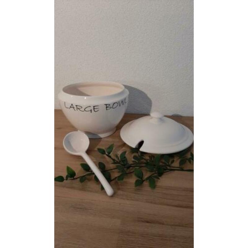 Large bowl for soup van Riviera Maison met lepel