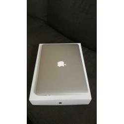 MACBOOK AIR MET OFF 2016 NIEUWSTAAT EN COMPLEET. uit 2015